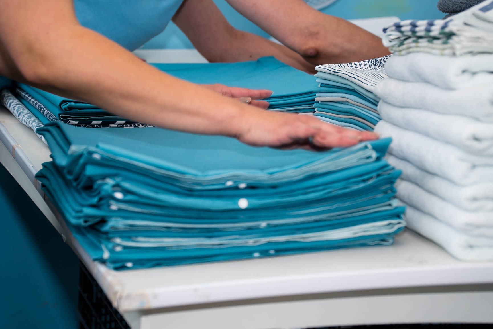 Pralnia Kaleo - składanie czystych tekstyliów